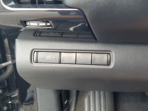 Used 2022 Nissan Pathfinder S FWD image 23