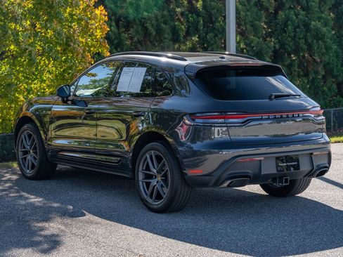 Certified 2025 Porsche Macan image 3