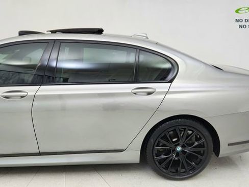 Used 2022 BMW 740i xDrive w/ M Sport Package AWD/4WD image 11