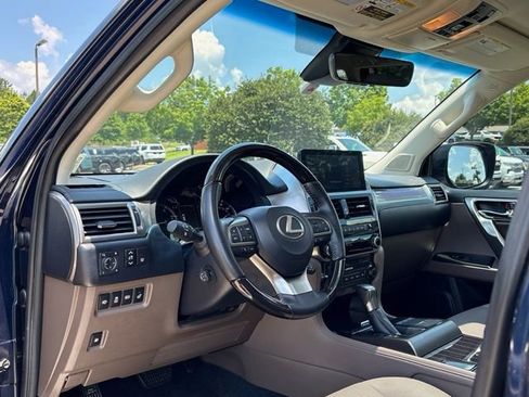 Used 2023 Lexus GX 460 Premium w/ Accessory Package AWD/4WD image 16