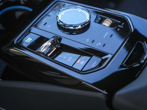 Used 2025 BMW i5 M60 w/ Executive Package image 16