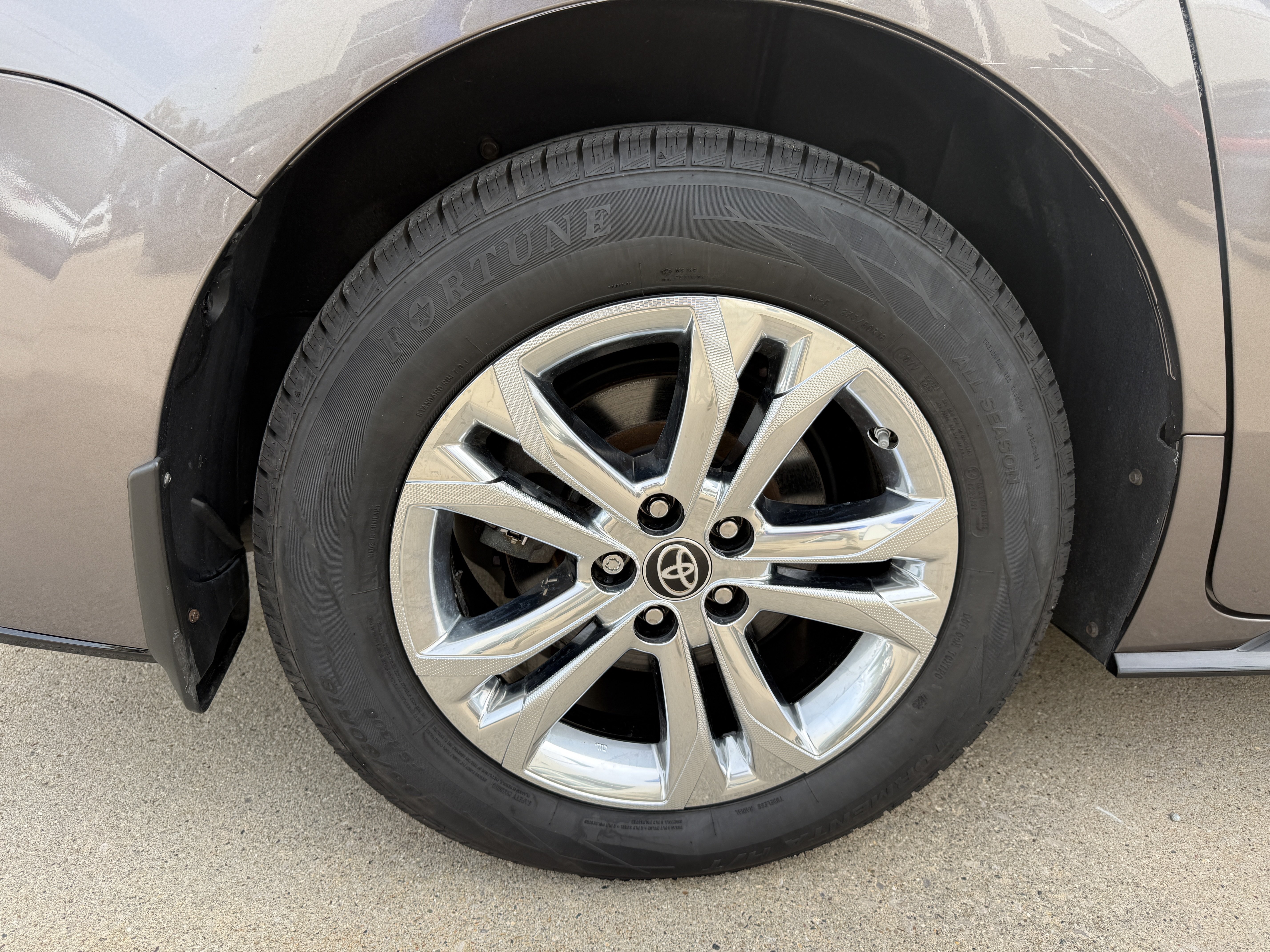 Used 2022 Toyota Sienna XSE AWD/4WD image 32