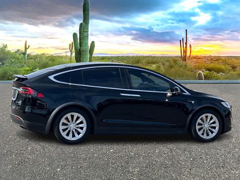 Used 2018 Tesla Model X 75D image 5