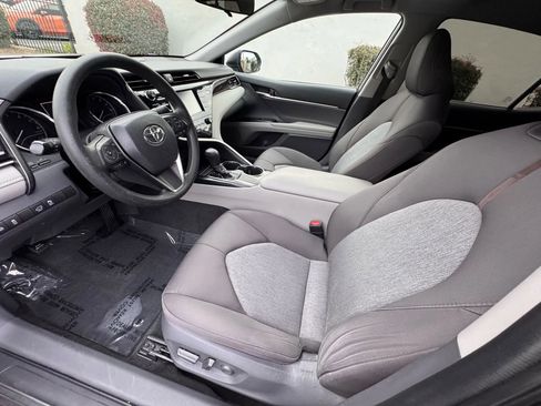 Used 2019 Toyota Camry LE image 10