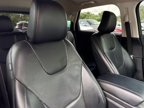 Used 2022 Ford Edge Titanium AWD/4WD image 16