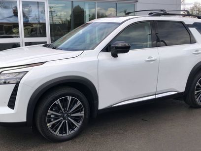 New 2026 Nissan Pathfinder Platinum w/ Cargo Package