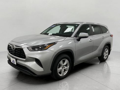 Used 2023 Toyota Highlander L image 9