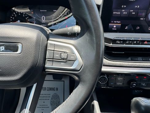 Used 2022 Jeep Compass Latitude image 24