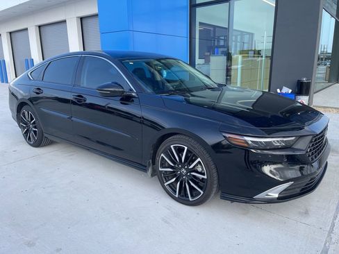 Used 2023 Honda Accord Touring image 3