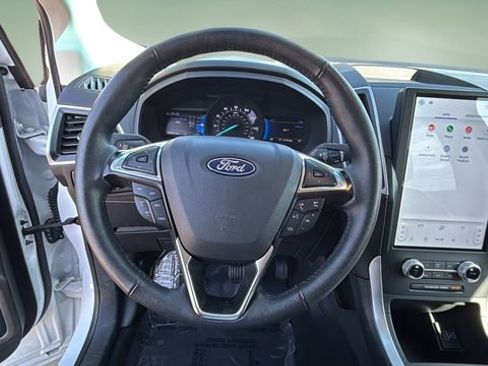 Used 2024 Ford Edge SEL image 11