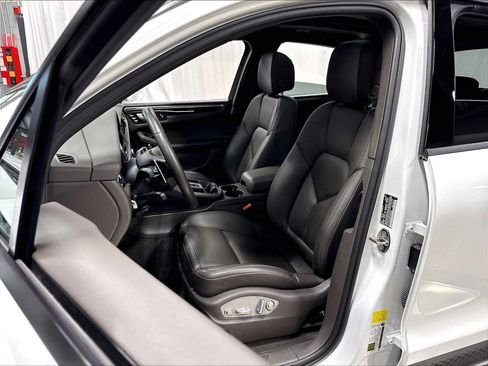 Used 2024 Porsche Macan w/ Premium Plus Package AWD/4WD image 7