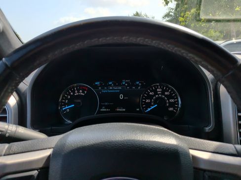 Used 2019 Ford F150 Platinum w/ Equipment Group 701A Luxury AWD/4WD image 18