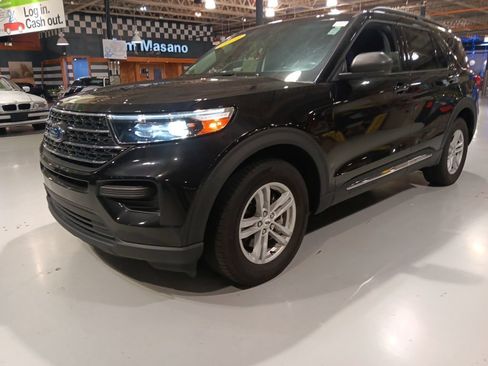 Used 2024 Ford Explorer XLT AWD/4WD image 5