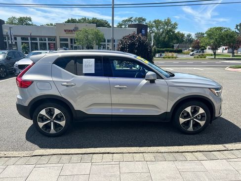 Used 2025 Volvo XC40 B5 Plus AWD/4WD image 6