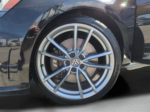 Used 2017 Volkswagen Golf R 4-Door image 48