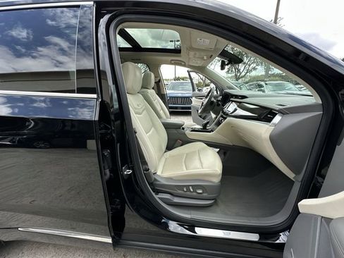 Used 2023 Cadillac XT6 Premium Luxury w/ Technology Package image 35