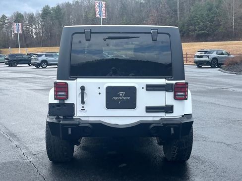 Used 2012 Jeep Wrangler Unlimited Sahara w/ Connectivity Group image 4