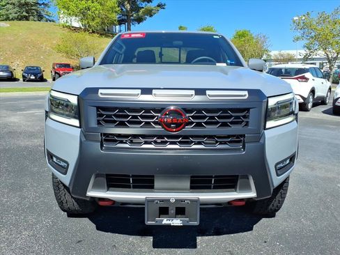 Certified 2025 Nissan Frontier PRO-4X w/ Pro Convenience Package AWD/4WD image 10