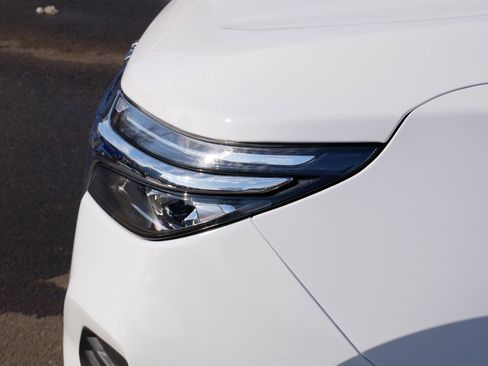 Used 2023 Chevrolet Equinox Premier image 16