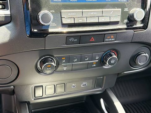 Used 2024 Nissan Frontier SV RWD image 15