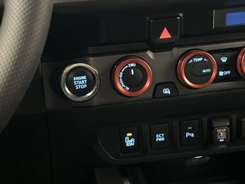 Used 2023 Toyota Tacoma TRD Sport w/ Technology Package image 33