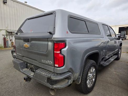 Used 2024 Chevrolet Silverado 2500 High Country w/ High Country Premium Package image 6