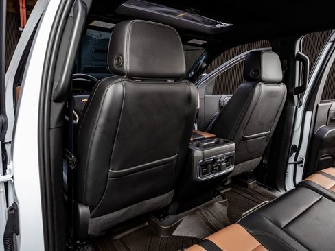 Used 2023 Chevrolet Silverado 3500 High Country image 34