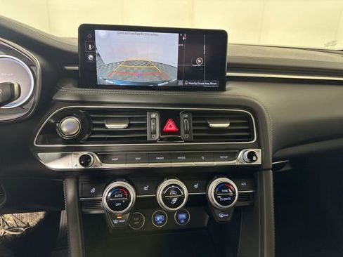Used 2023 Genesis G70 2.0T image 22