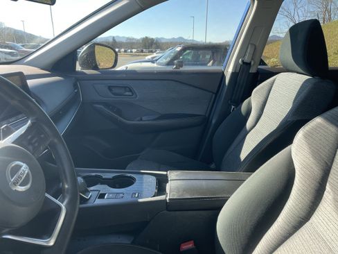 Used 2021 Nissan Rogue S image 7