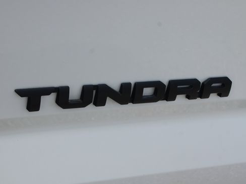 Used 2025 Toyota Tundra Limited AWD/4WD image 18