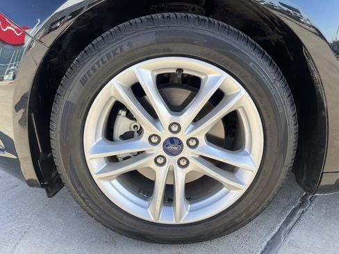 Used 2018 Ford Fusion SE w/ Fusion SE Technology Package image 17