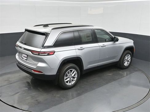 New 2025 Jeep Grand Cherokee Laredo X w/ Luxury Tech Group I image 28