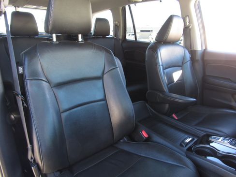 Certified 2019 Honda Pilot Touring image 11