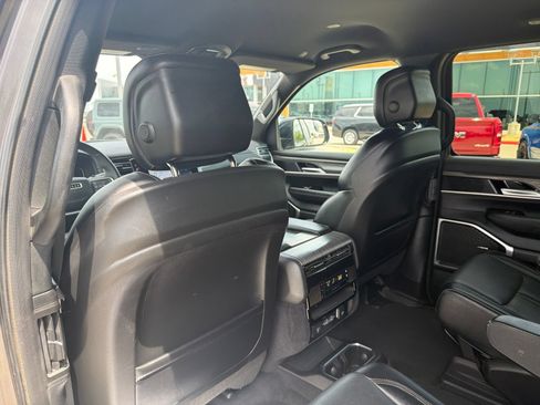 Used 2024 Jeep Wagoneer Series II AWD/4WD image 17