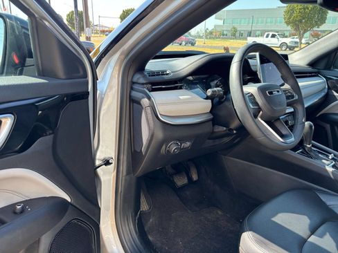 Used 2025 Jeep Compass Limited AWD/4WD image 30