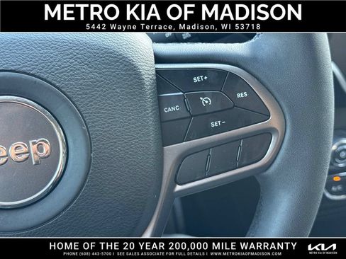 Used 2021 Jeep Cherokee Latitude Lux w/ Comfort/Convenience Group AWD/4WD image 18