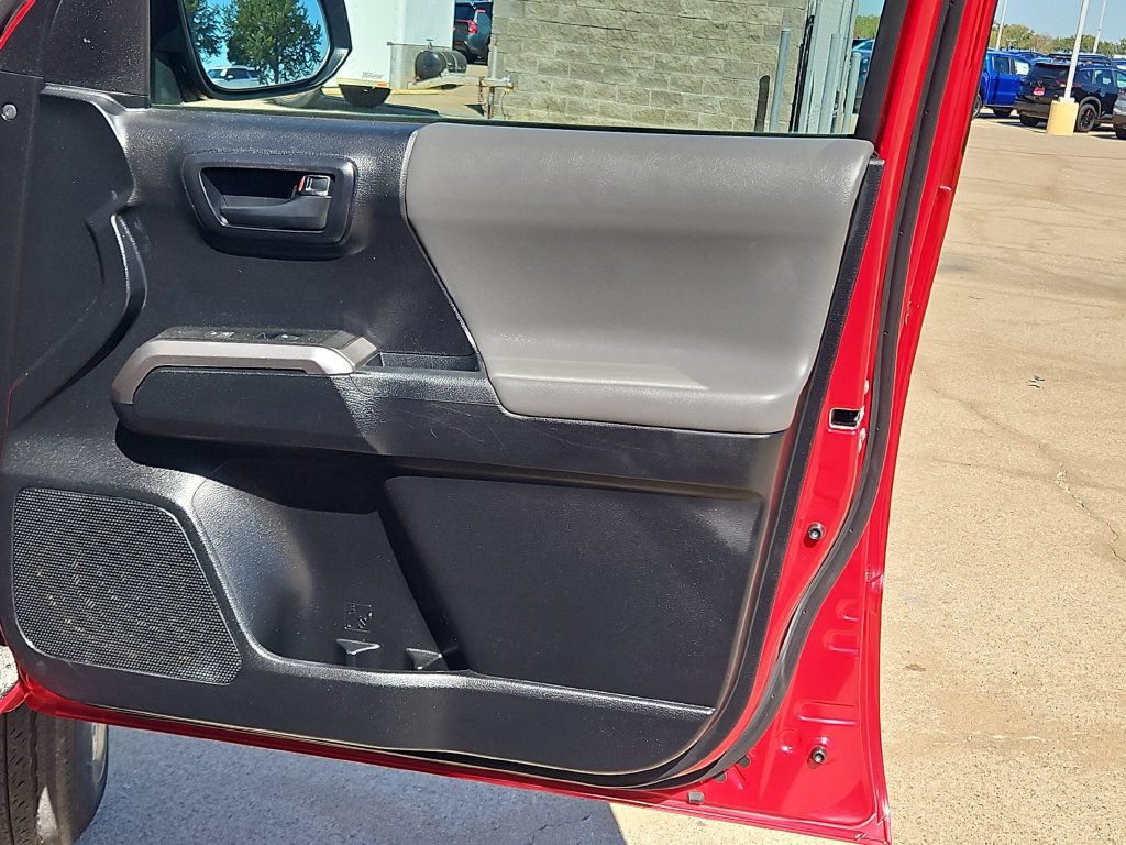 Used 2022 Toyota Tacoma SR5 RWD image 28