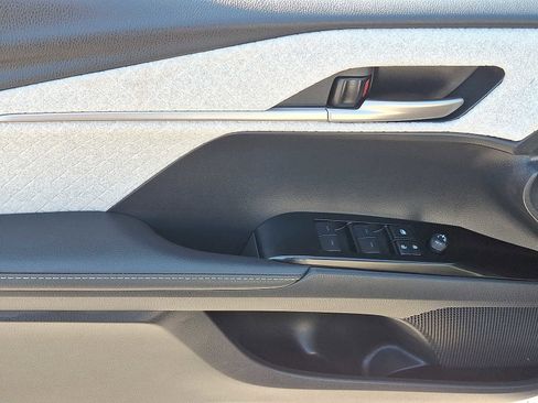 Used 2025 Toyota Camry XLE image 12