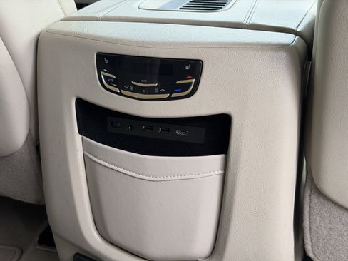 Used 2018 Cadillac Escalade ESV Premium Luxury image 25