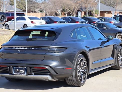 Used 2022 Porsche Taycan 4 Cross Turismo image 10