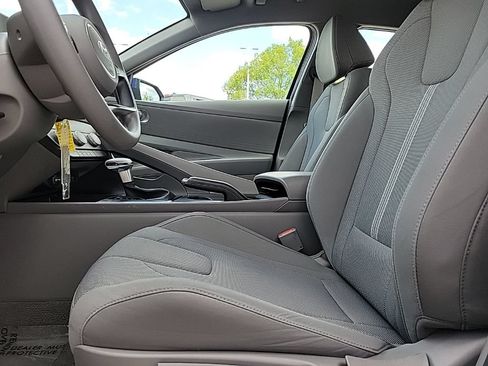 Used 2024 Hyundai Elantra SE FWD image 11