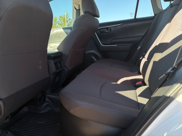Used 2022 Toyota RAV4 LE AWD/4WD image 17