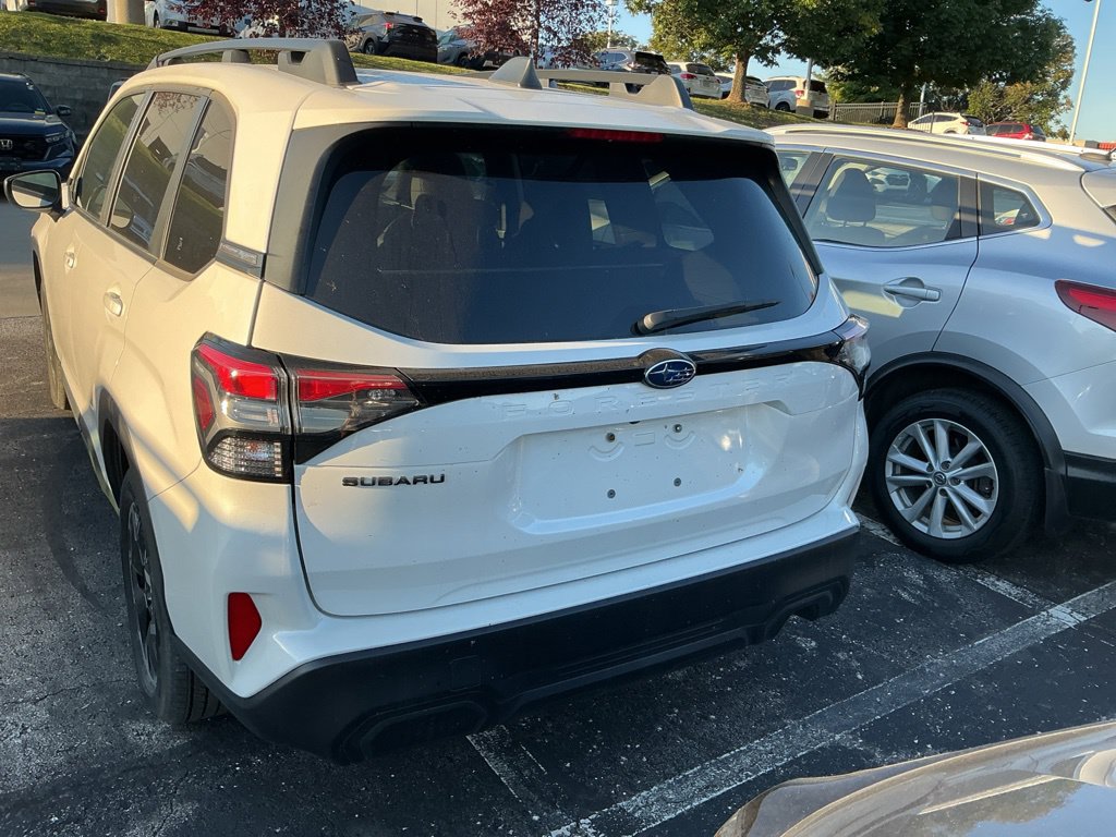Used 2025 Subaru Forester Premium AWD/4WD image 5