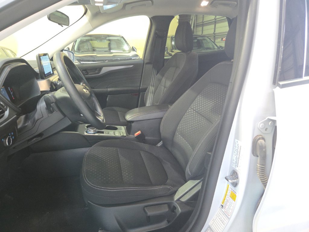 Used 2025 Ford Escape Active AWD/4WD image 3