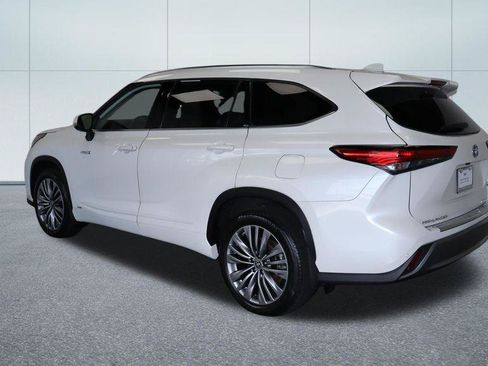 Used 2021 Toyota Highlander Platinum AWD/4WD image 3