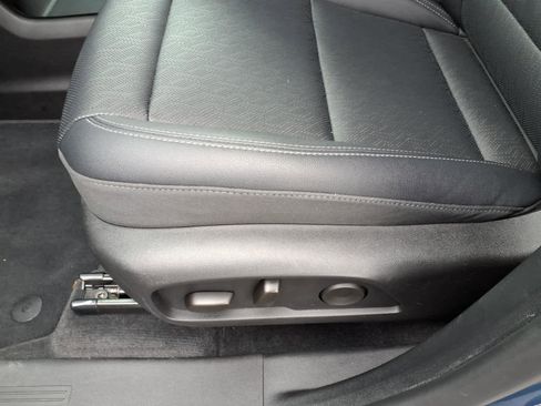 Used 2025 Chevrolet Equinox LT w/ Convenience Package II AWD/4WD image 14