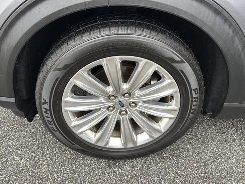 Certified 2022 Ford Explorer Limited w/ Equipment Group 301A image 31