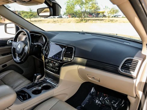 Used 2020 Jeep Grand Cherokee Limited w/ Luxury Group II RWD image 13