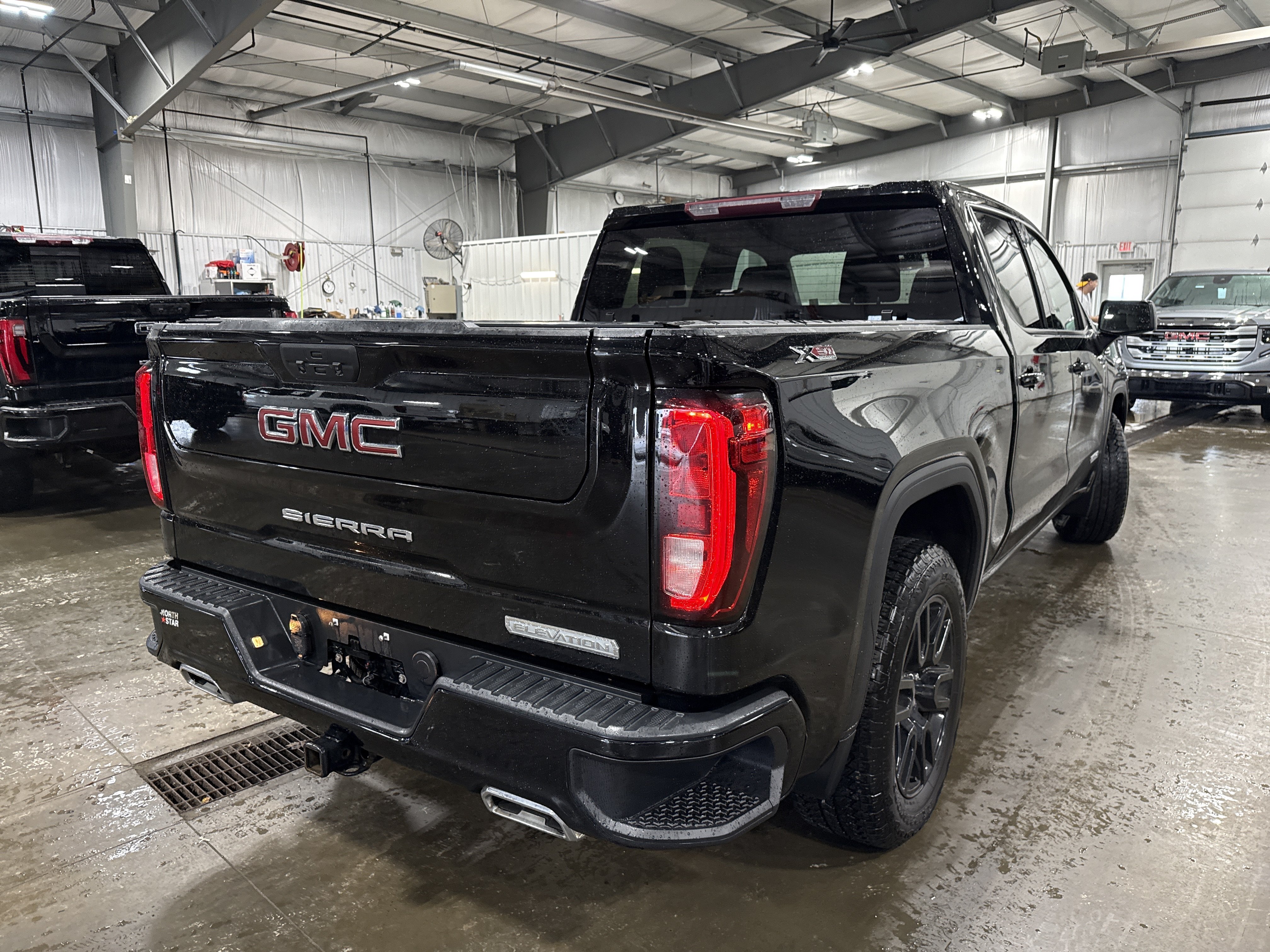 Used 2021 GMC Sierra 1500 Elevation w/ X31 Off-Road Package AWD/4WD image 3