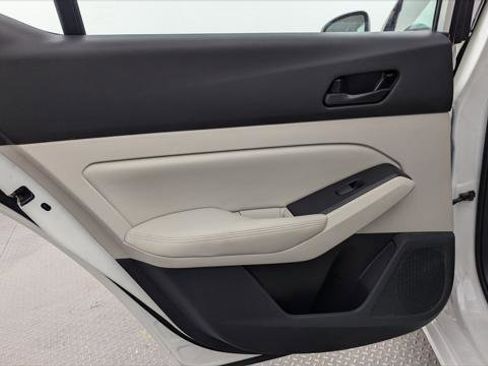 Used 2025 Nissan Altima 2.5 SV image 16